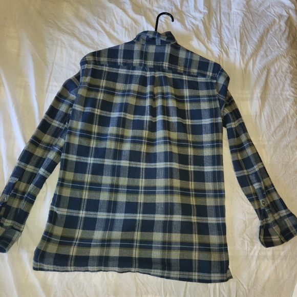 Eddie Bauer blue/green long sleeve shirt. - Picture 2 of 5